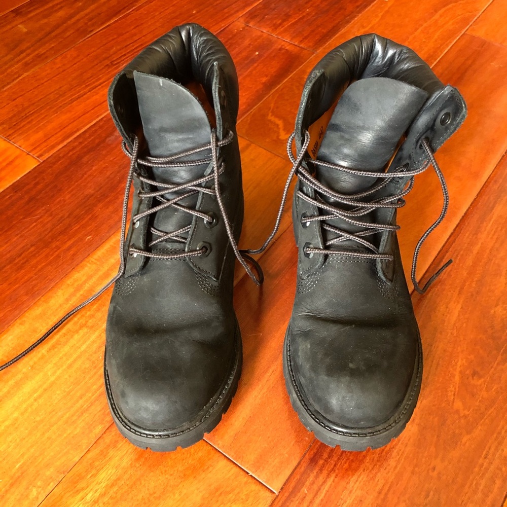 Black womens timberlands SIZE 8.5